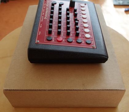 MFB-MFB-522 808-inspired drum machine